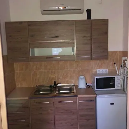 Hydroline Apartman 公寓